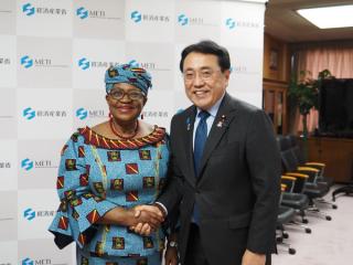 World Trade Organization Director General Ngozi Okonjo-Iweala and Japanese Minister of Economy, Trade and Industry Ryosei Akazawa at talks in Tokyo, May 2026.