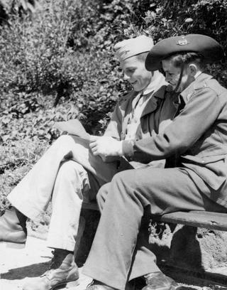 An Australian and American exchange notes in Melbourne during the Second World War