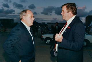 Defence Minister Kim Beazley meets Secretary of Defense Dick Cheney at the APEC Ministers’ Meeting, Canberra, 1989