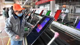 Workers producing LCD and OLED technologies, Chengdu, China