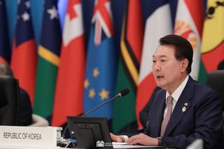 South Korean President Yoon Suk Yeol speaks at the first session of the inaugural Korea-Pacific Islands Summit, May 2023