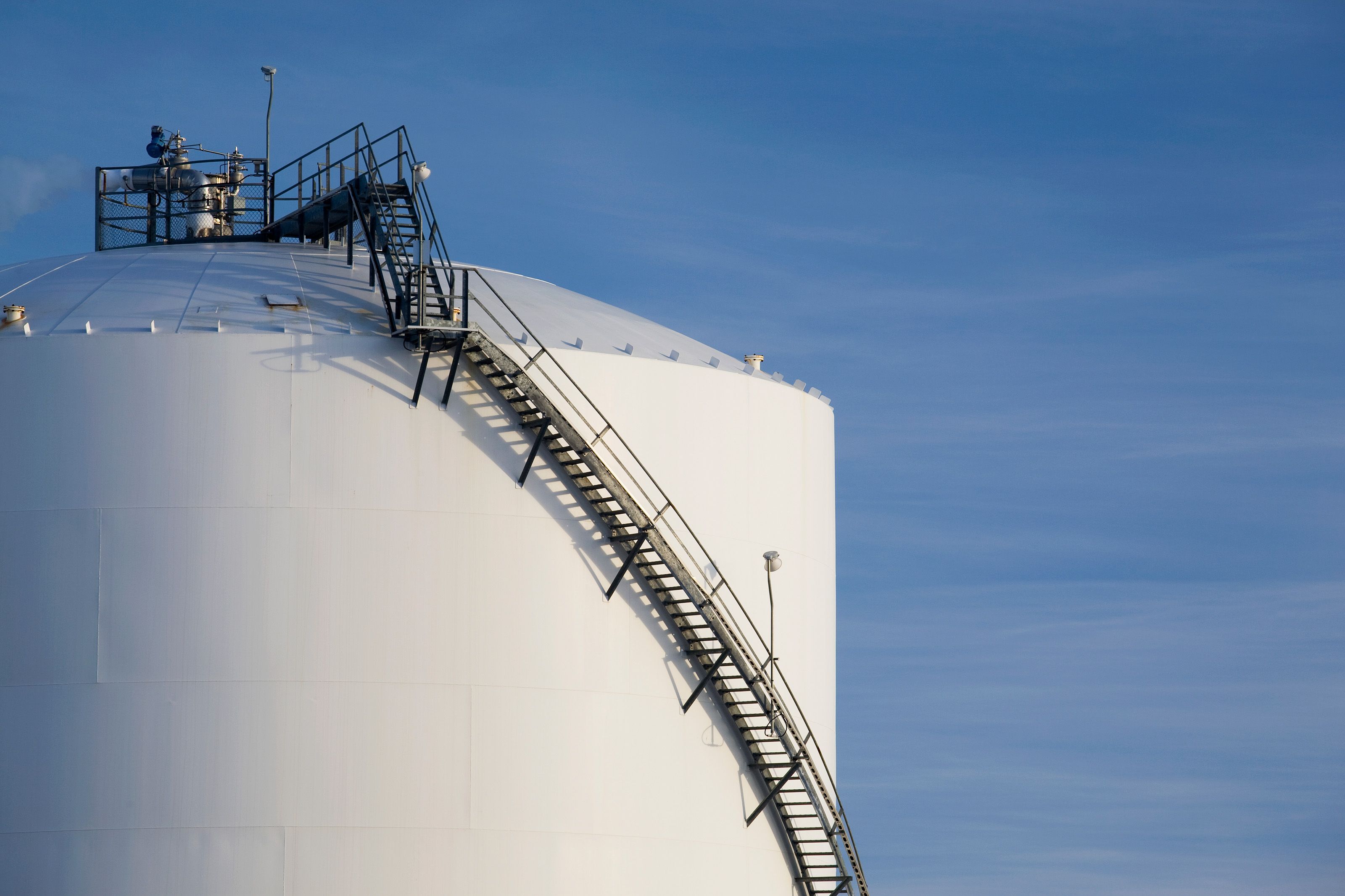 Oil tank