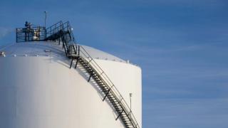 Oil tank