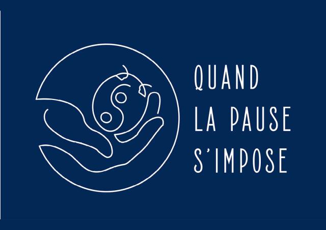 Logo Quand la pause s'impose en blanc sur fond bleu marine