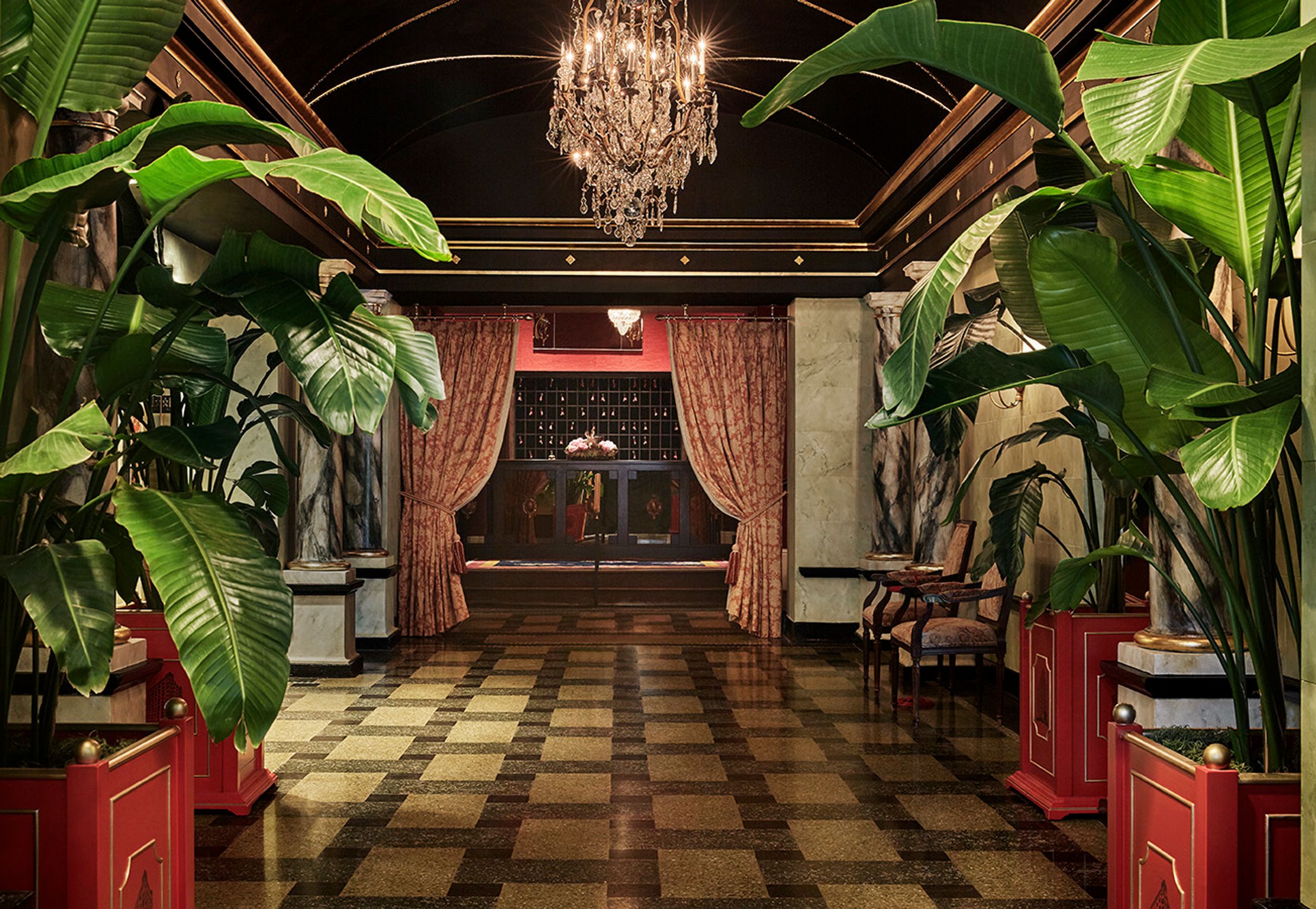 Pontchartrain Hotel lobby pre-renovation 