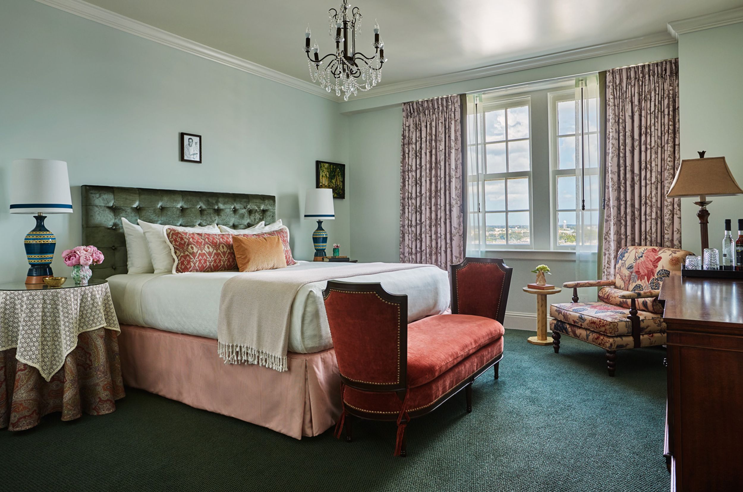 Pontchartrain Hotel guest room pre-renovation 