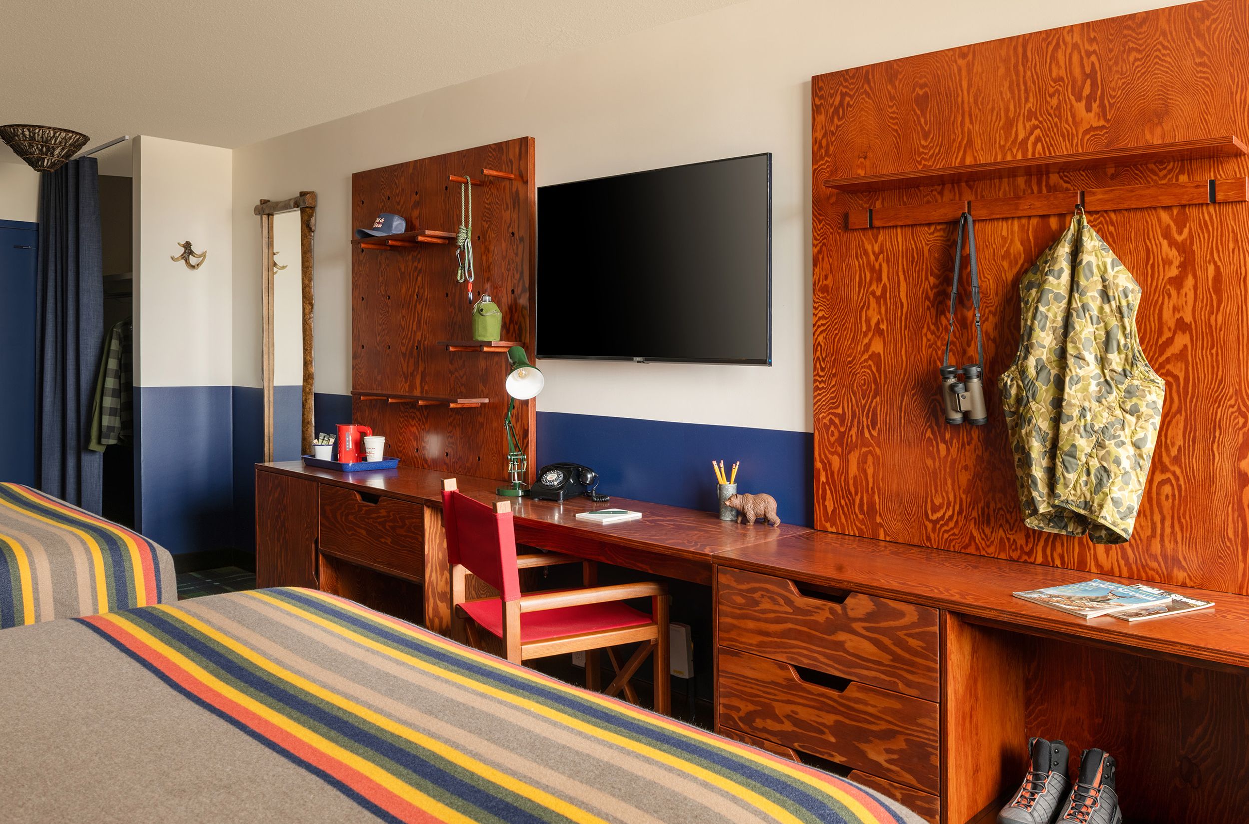 modular wall in the queen queen