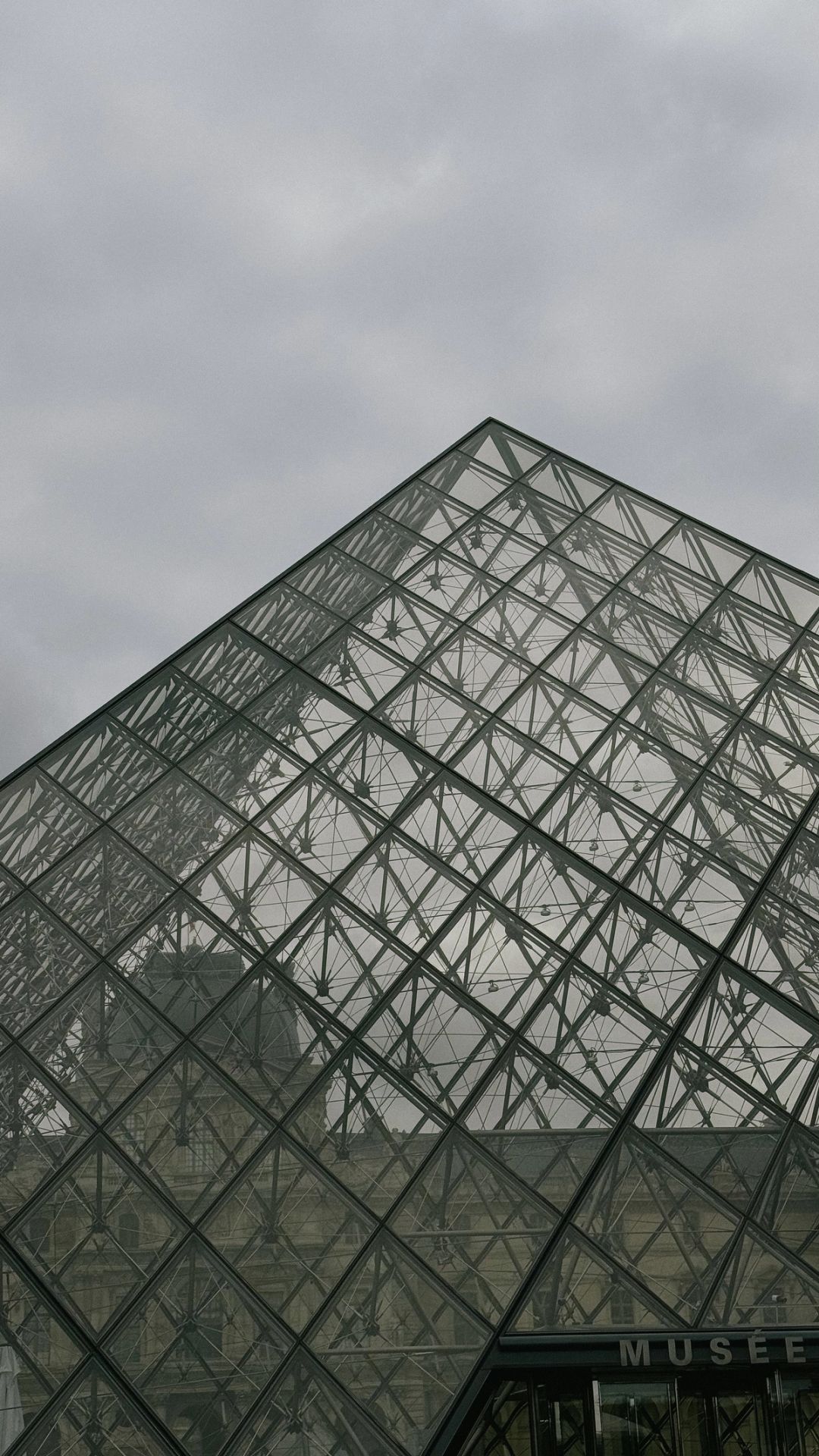 The Lourve with kids