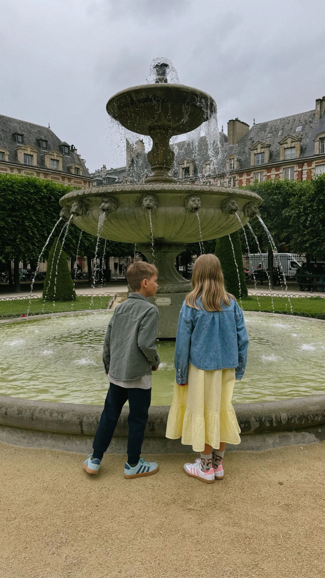 kids at Place des Vosges