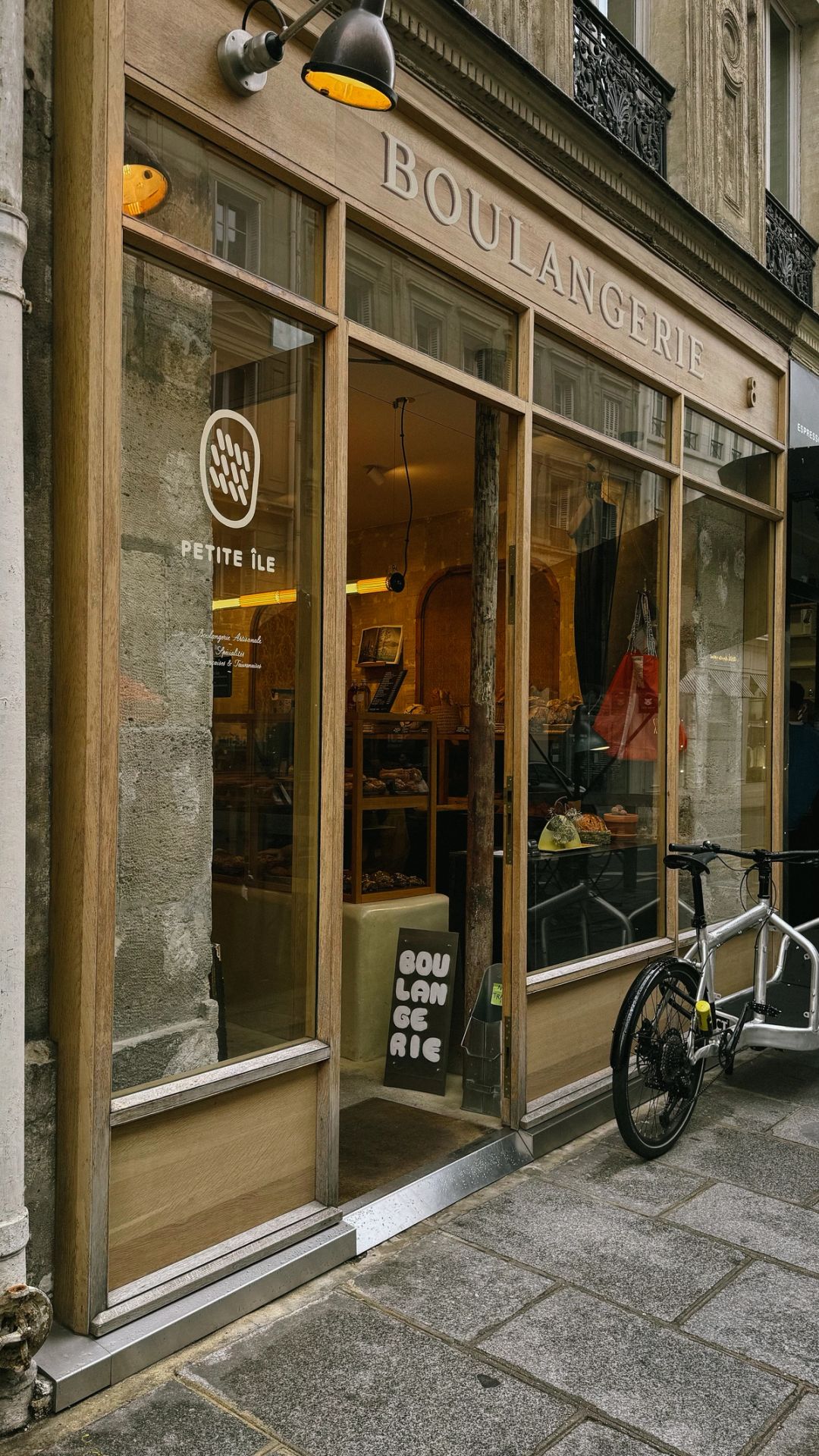 Petite ile boulangerie in Paris