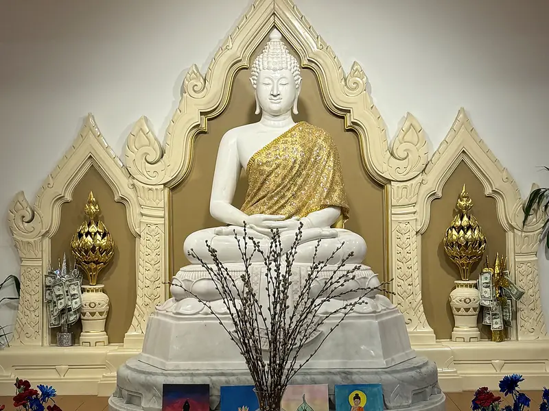 พระพุทธรูปประจำศูนย์ปฏิบัติธรรม gallery image 1