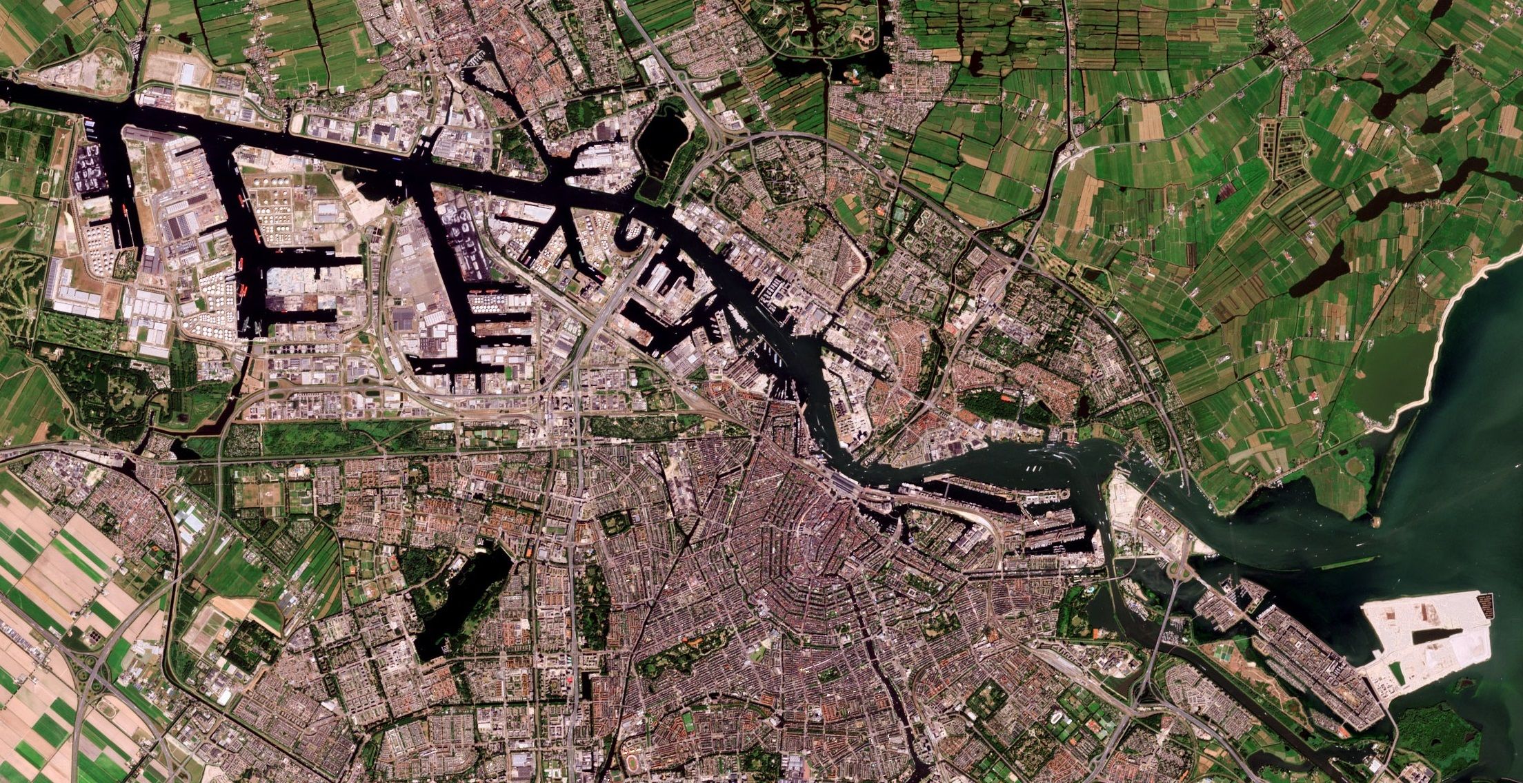 Navigating Water Conflicts: Sustainability in Amsterdam’s Port