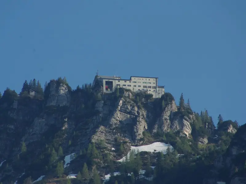 Predigtstuhlbahn mit Bergstation — Ausflug zu jeder Jahreszeit