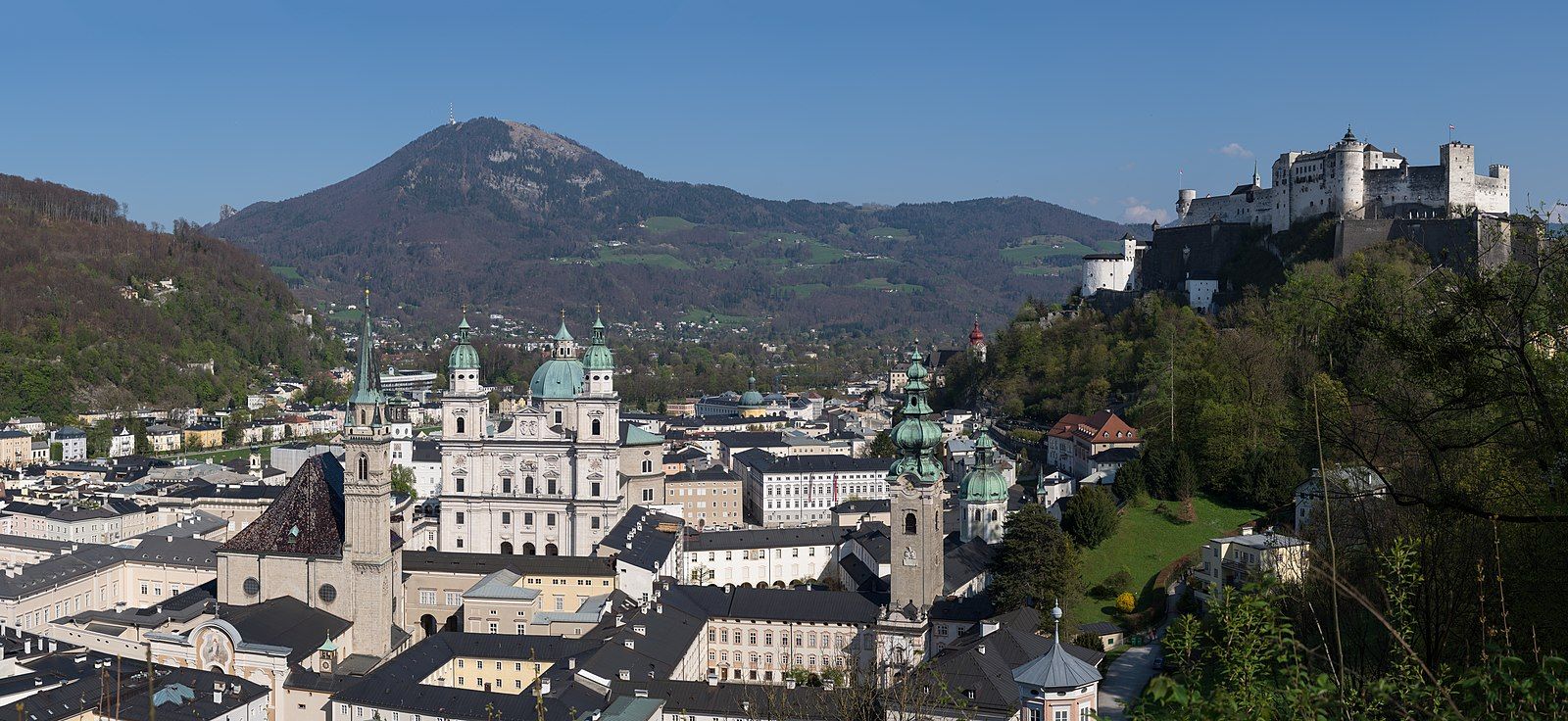 Panoramablick auf die Salzburger Altstadt mit Festung Hohensalzburg