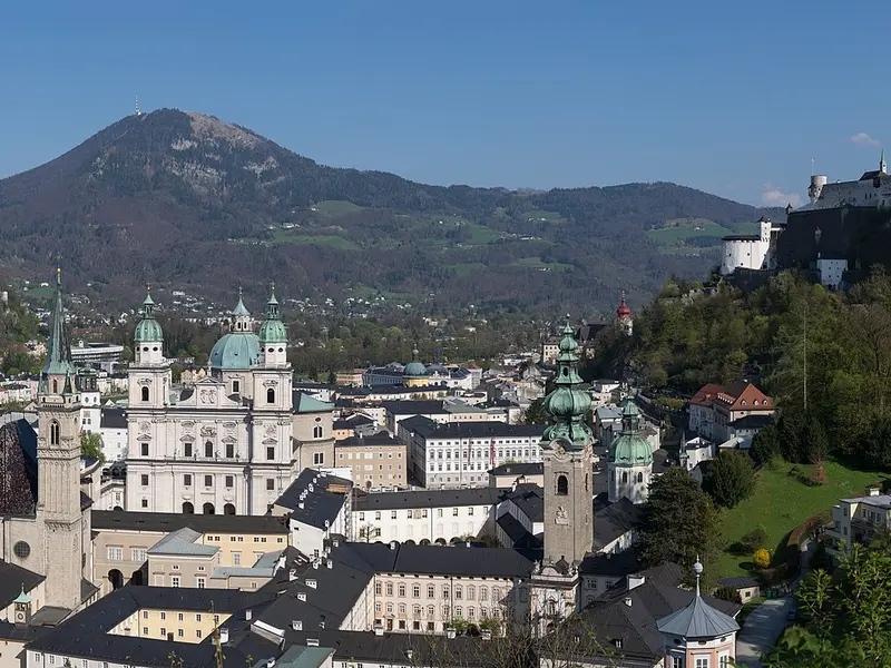 Panoramablick auf die Salzburger Altstadt mit Festung Hohensalzburg