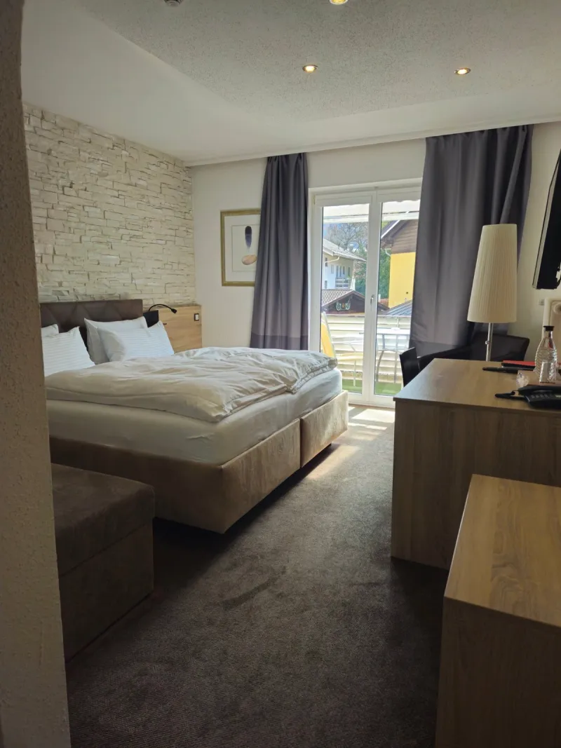 Standard Double Room 19 at Hotel Almrausch Bad Reichenhall – view 3