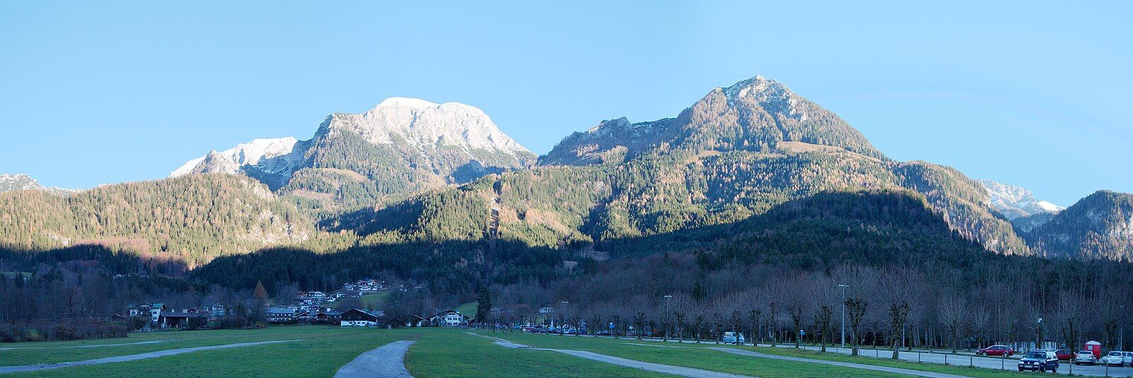 Blick auf den Jenner von Berchtesgaden aus — beliebtes Ziel fuer Winterwanderer und Langlaeufer