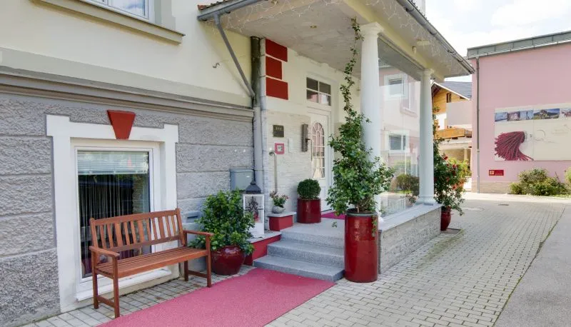 Entrance area exterior view with night safe Hotel Almrausch