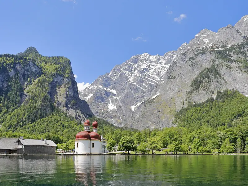 St. Bartholomae am Koenigssee — einer der bekanntesten Orte der Berchtesgadener Alpen