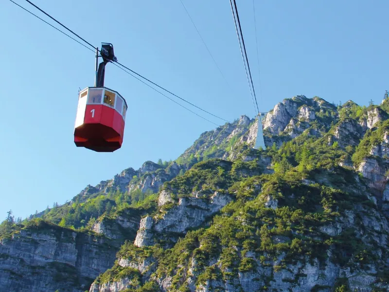 Historische Predigtstuhlbahn in Bad Reichenhall — aelteste Groβkabinen-Seilbahn der Welt