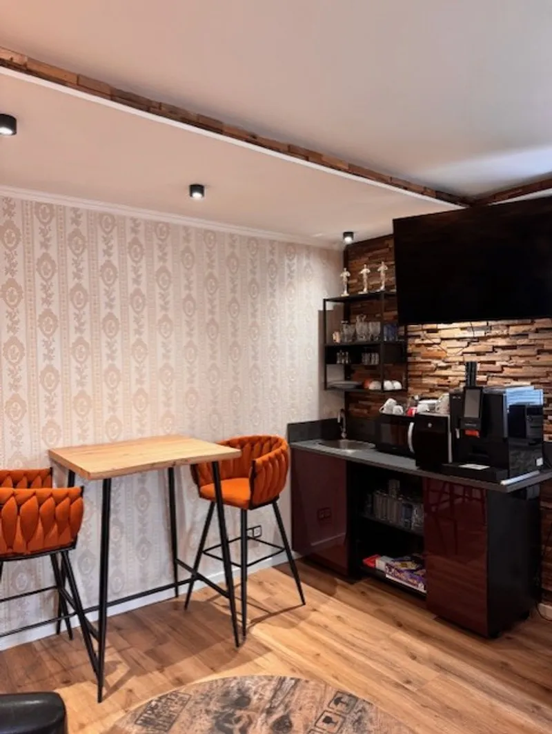 Cosy coffee room lounge at Hotel Almrausch Bad Reichenhall with seating