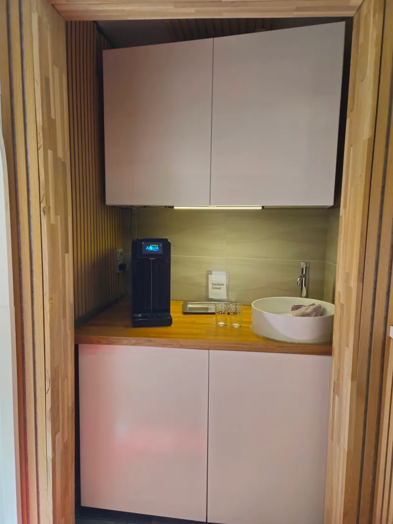 Small coffee kitchen in the rose room of the Rosenhaus – Hotel Almrausch Bad Reichenhall