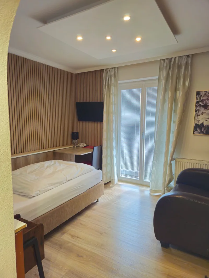 Single Room Standard Room 17 at Hotel Almrausch Bad Reichenhall – view 1