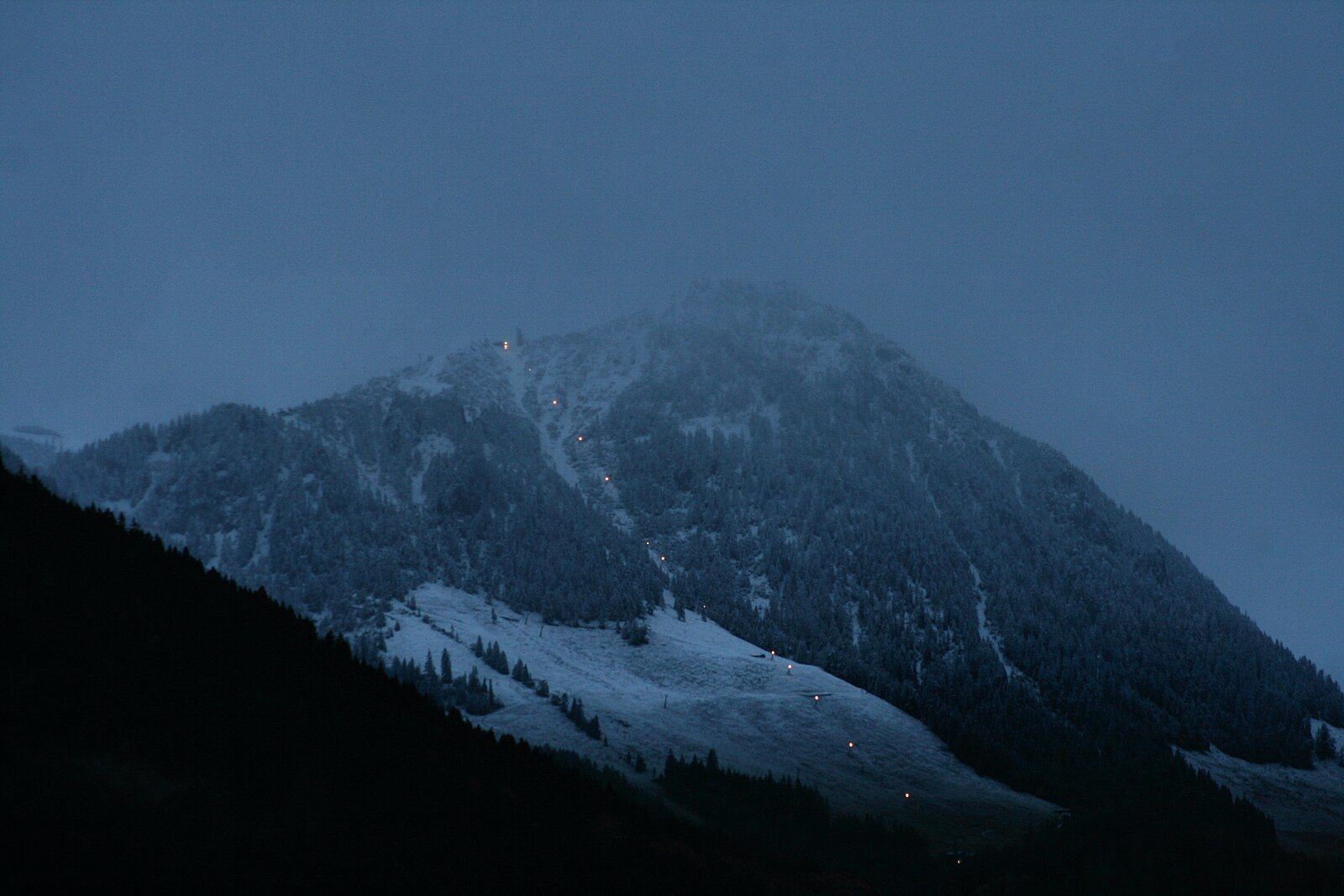 Wintereinbruch am Jenner bei Berchtesgaden — verschneite Alpenlandschaft