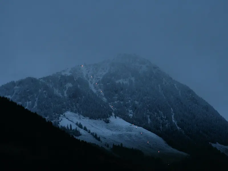 Wintereinbruch am Jenner bei Berchtesgaden — verschneite Alpenlandschaft
