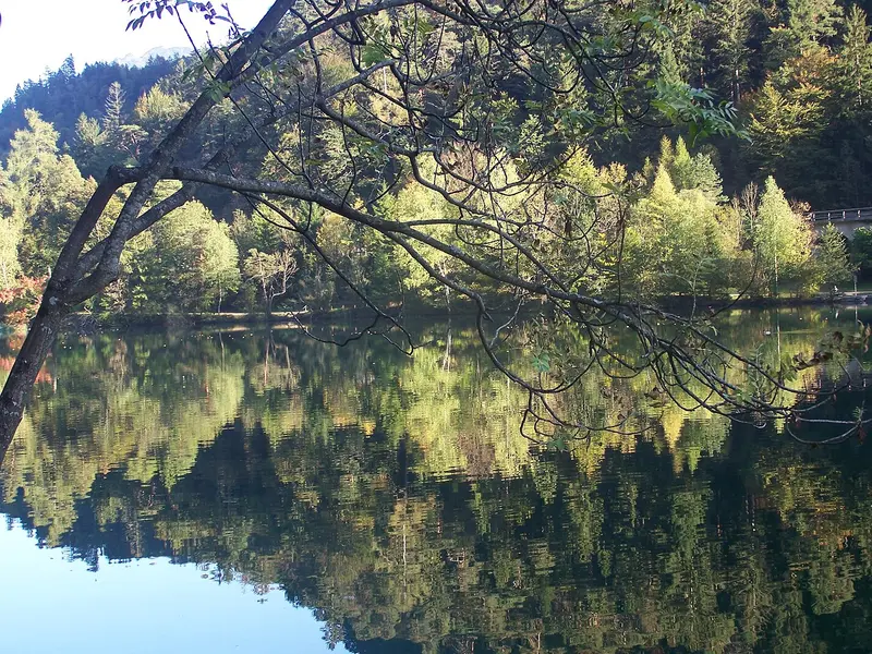 Herbstliche Ruhe am Thumsee — gut kombinierbar mit einem entspannten Golfurlaub