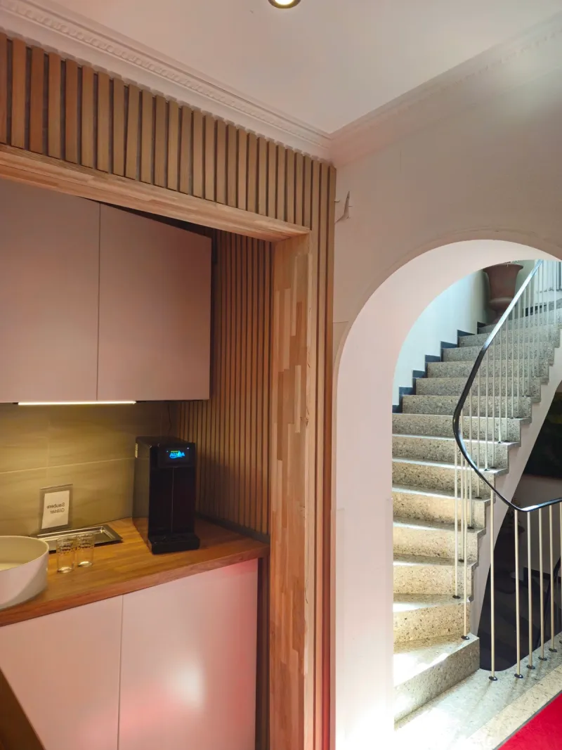 Historic staircase in Hotel Almrausch Bad Reichenhall – view 10