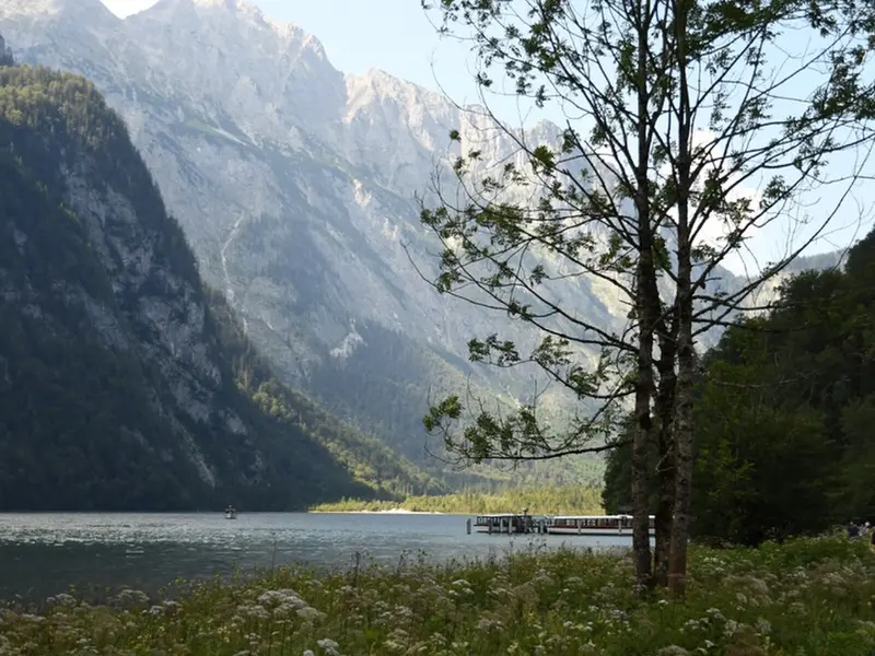 Obersee im Nationalpark Berchtesgaden — geschuetzte Bergnatur