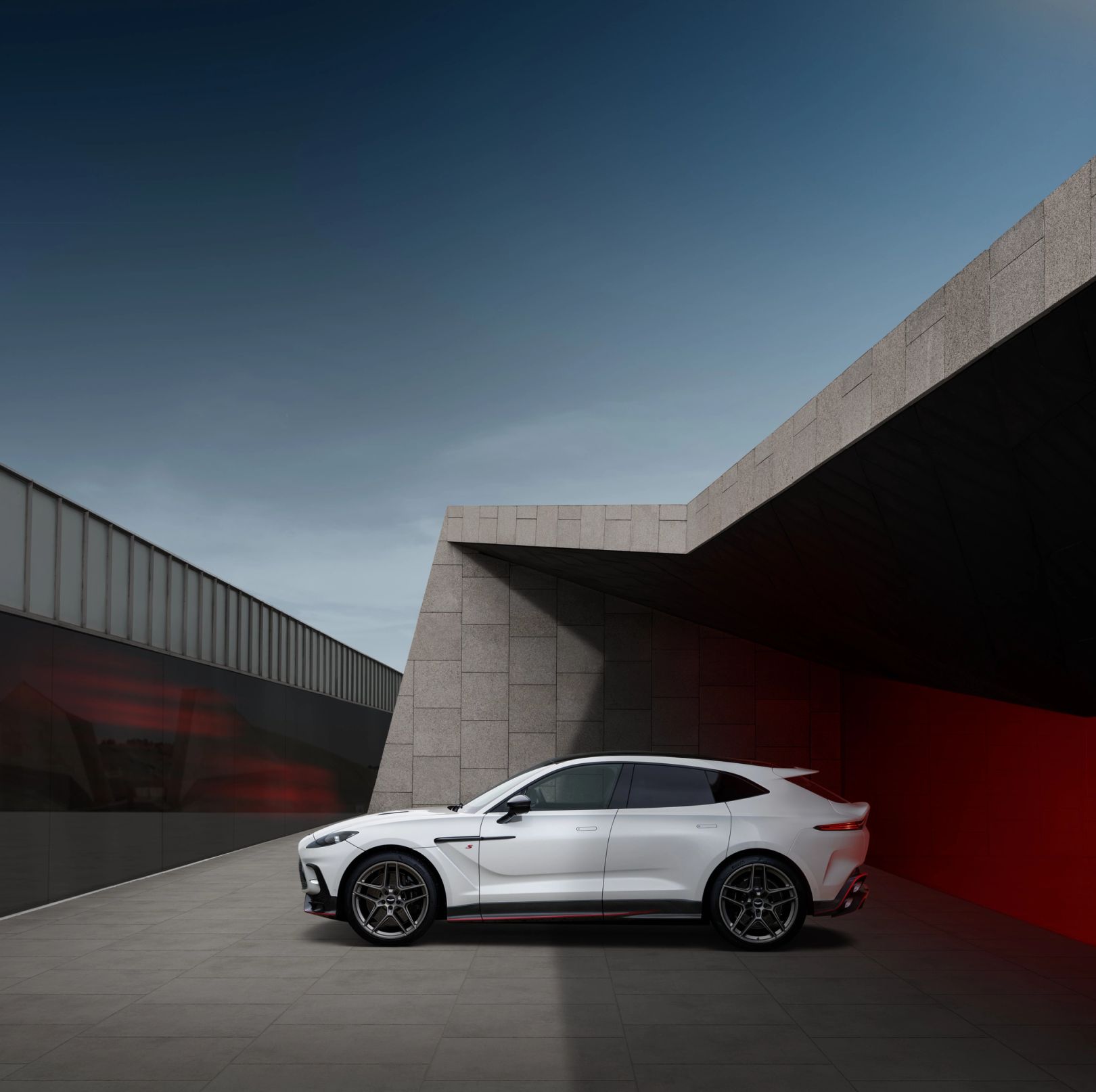 Aston Martin DBXS 1