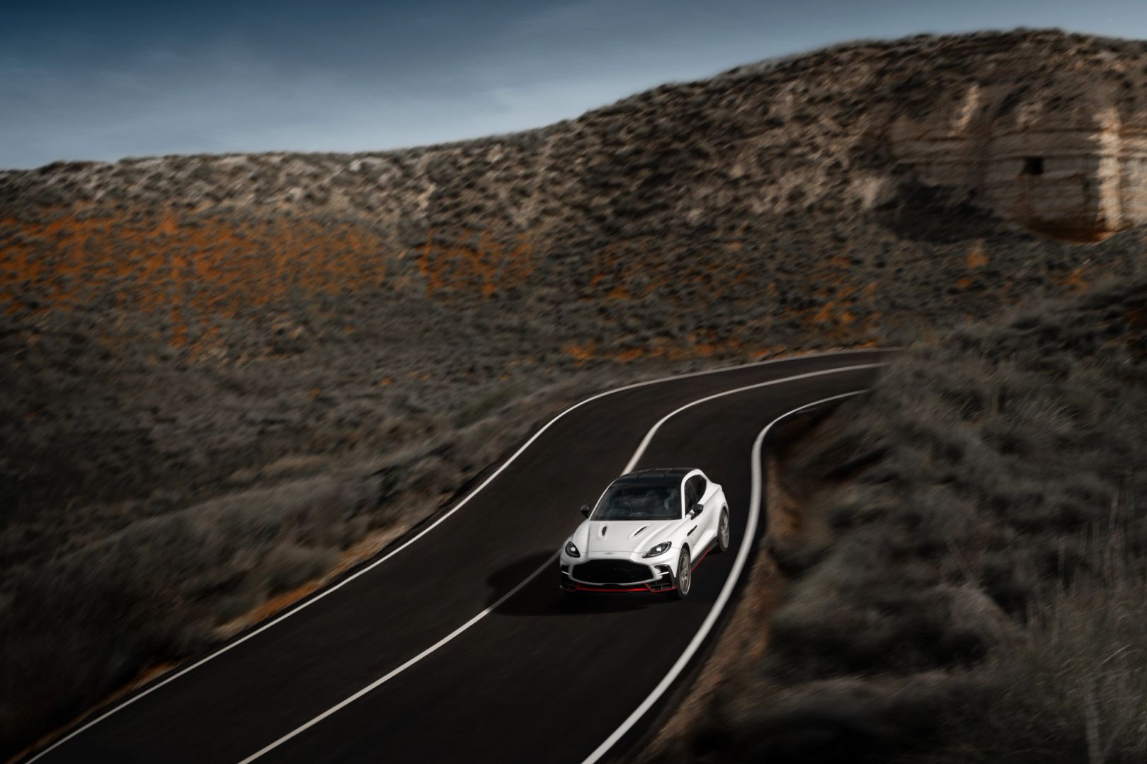 Aston Martin DBXS 6