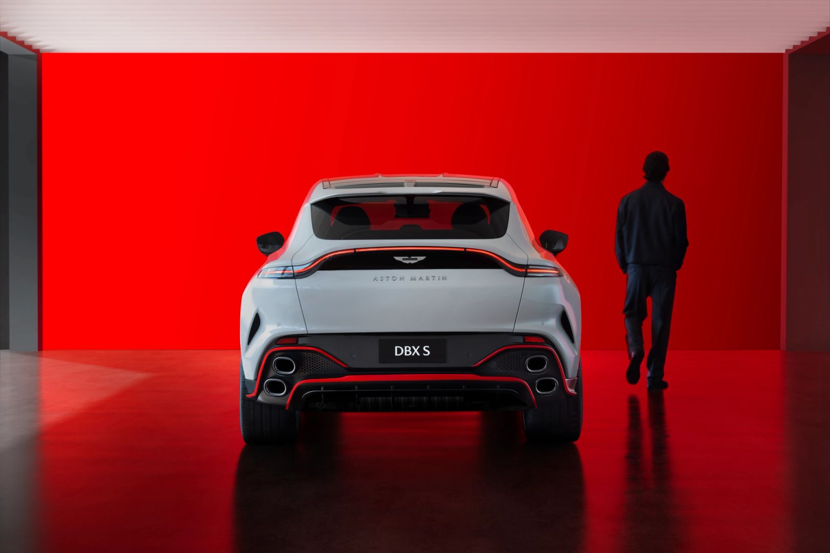 Aston Martin DBXS 3