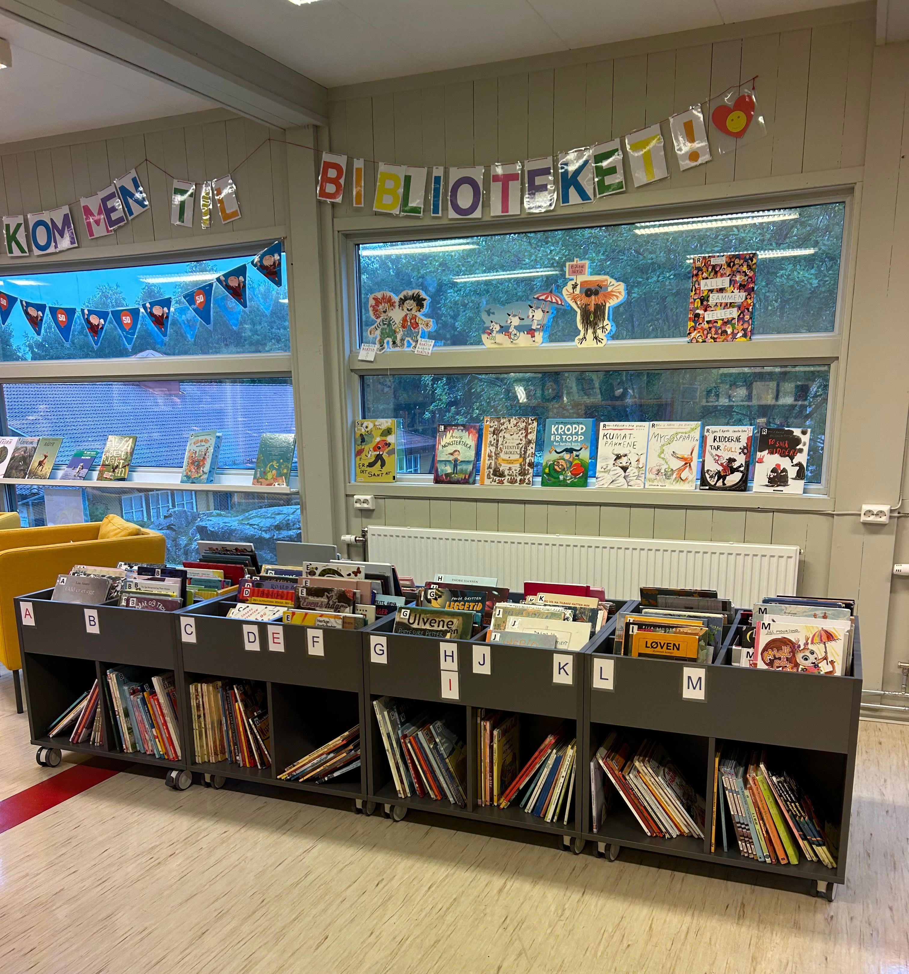 a library filled with books and a sign that says bibliotek