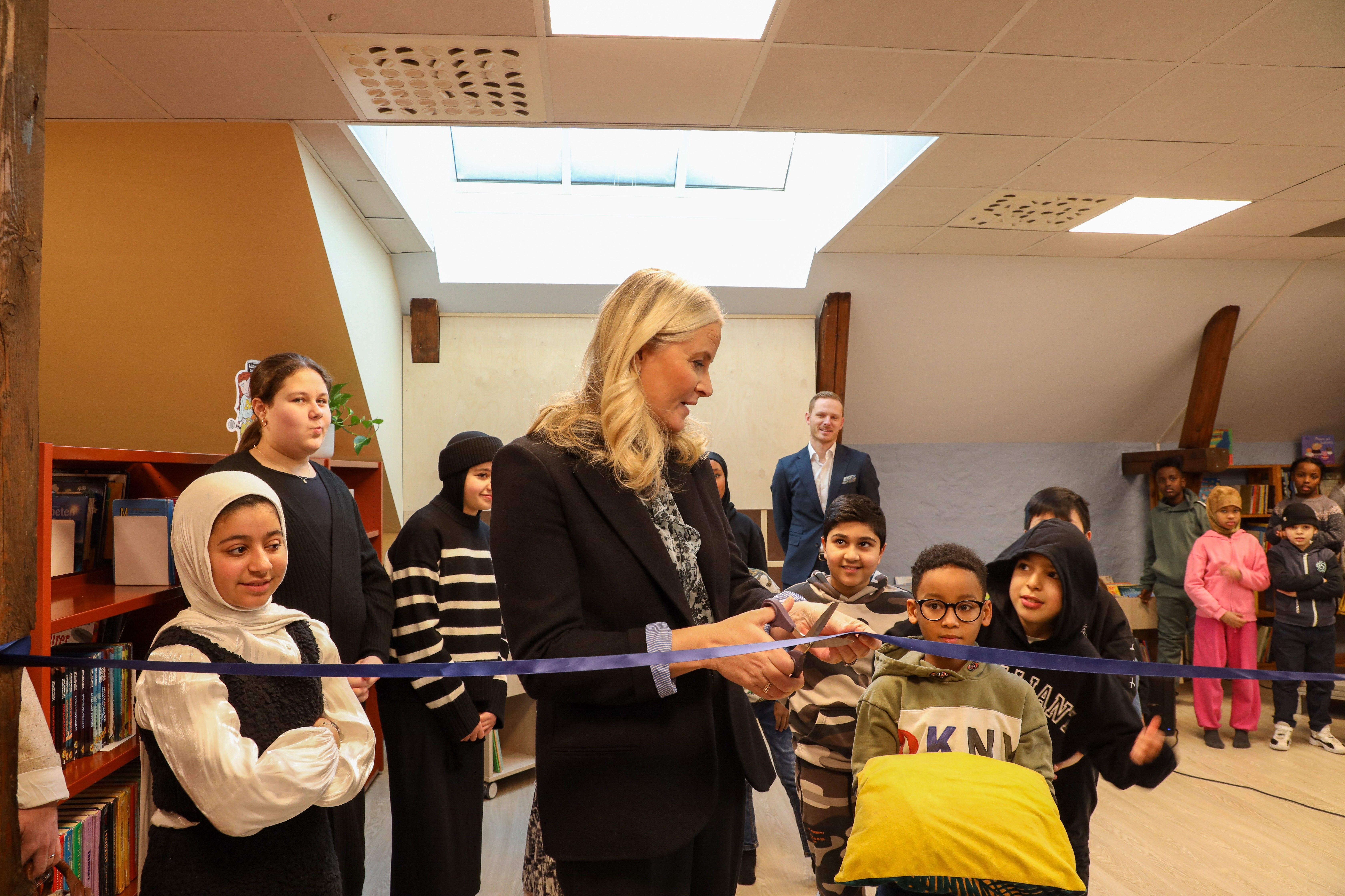 kronprinsesse Mette-Marit åpner det nye skolebiblioteket på Vahl skole i Oslo 9.januar 2024
