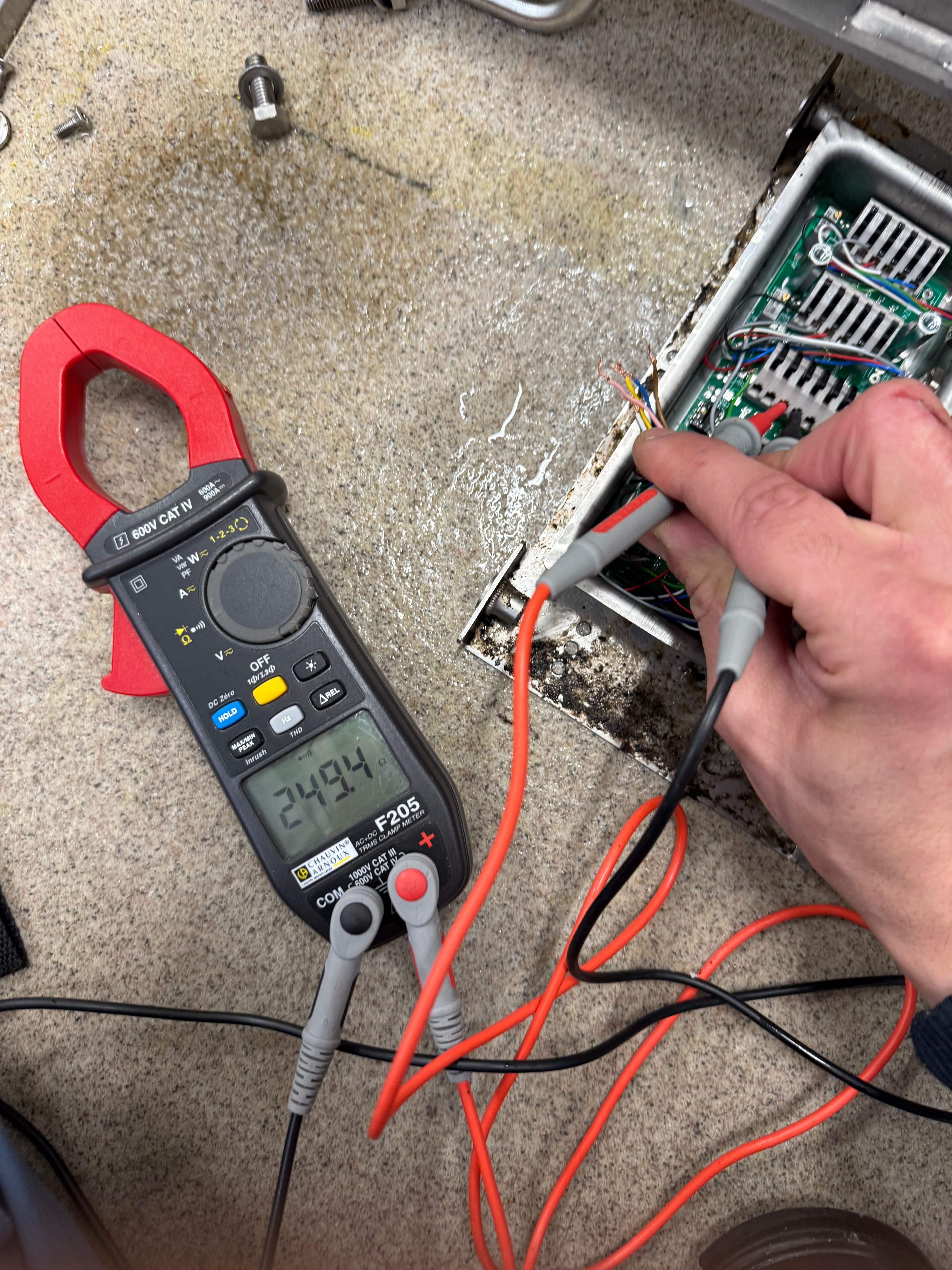Technicien Multitech Solutions en intervention sur ligne de production