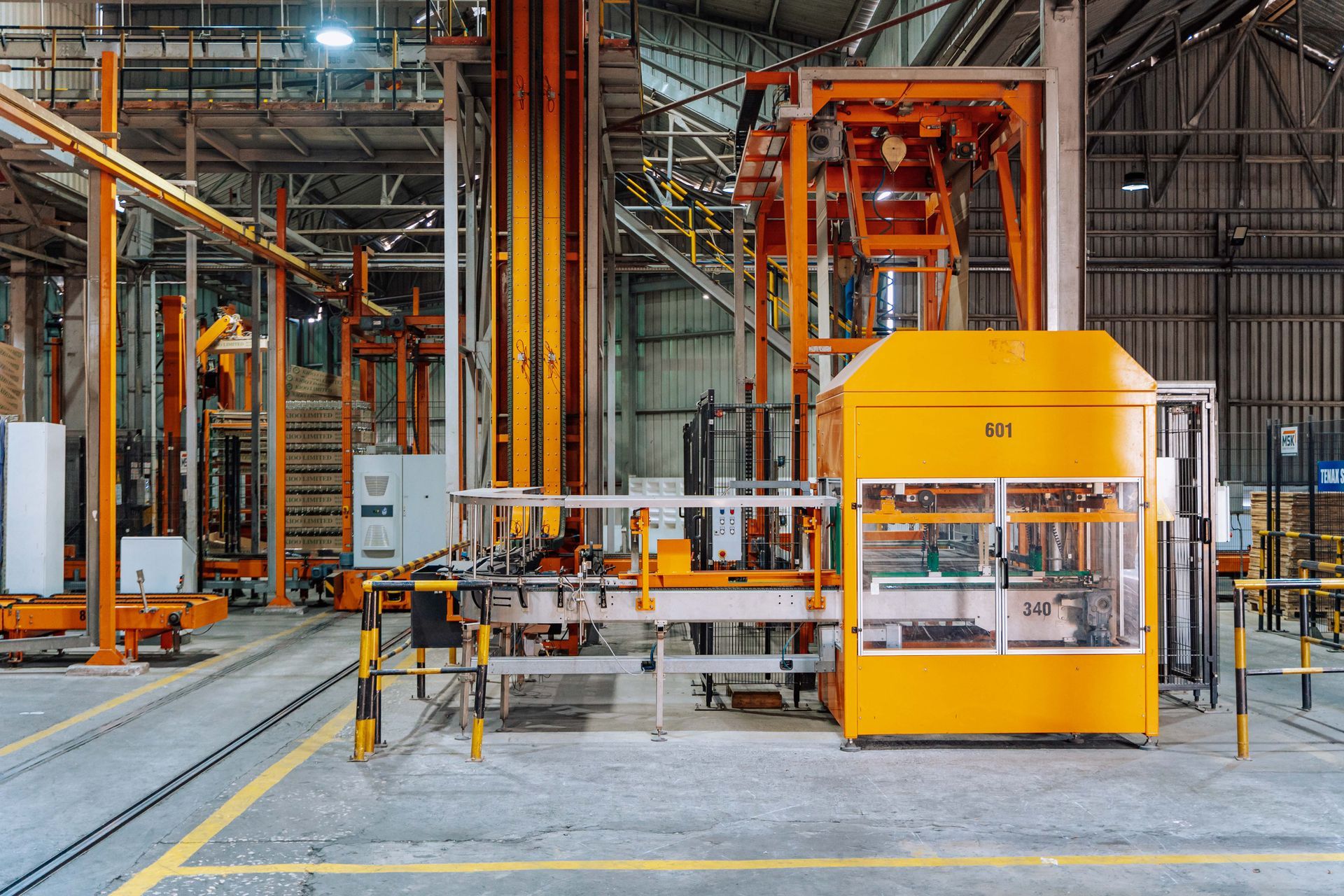 Ligne de convoyage automatisée en usine