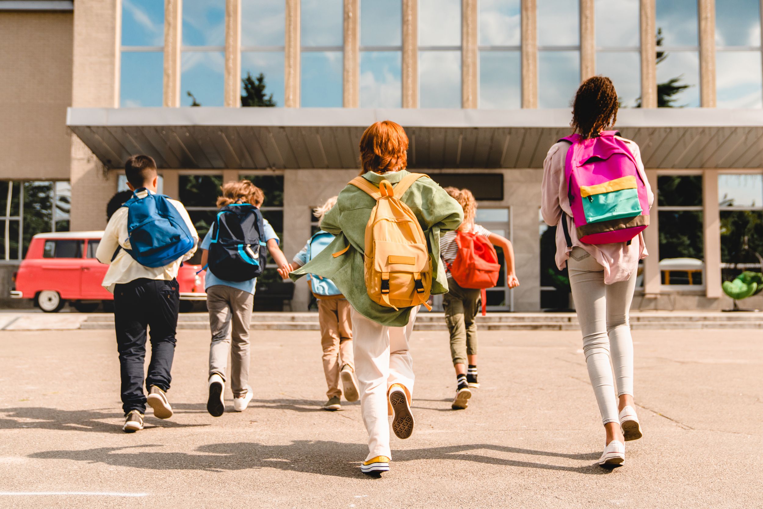 Kids arriving at school Kids arriving at school