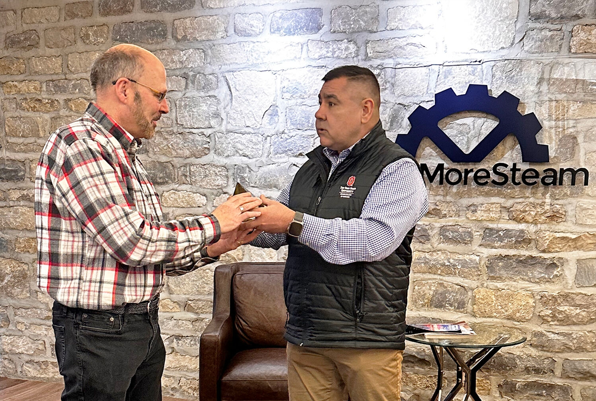 Ad Godinez presents an award to Ken Robinette at MoreSteam.