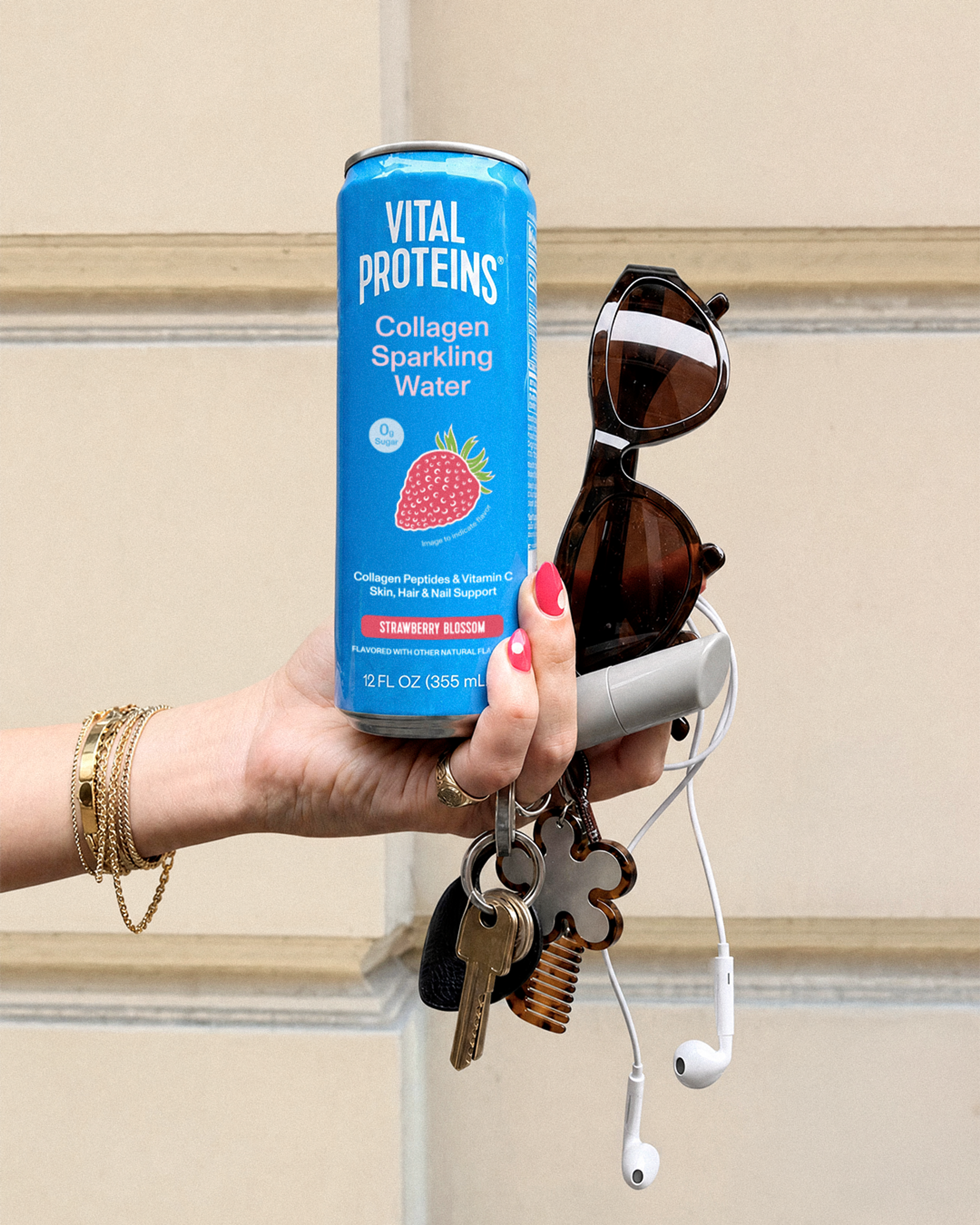 Vital Proteins Sparkling Water Girl Grip