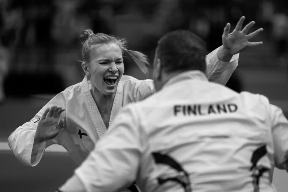 Black Eagle Taekwon-Do -kilpailijat juhlivat kilpailumenestystä