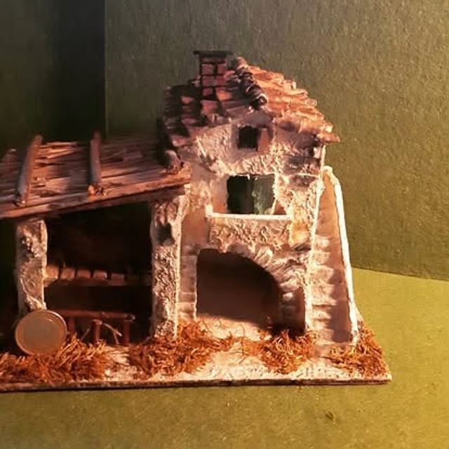 Casa con portico laterale e piccolo forno ad arco a vista