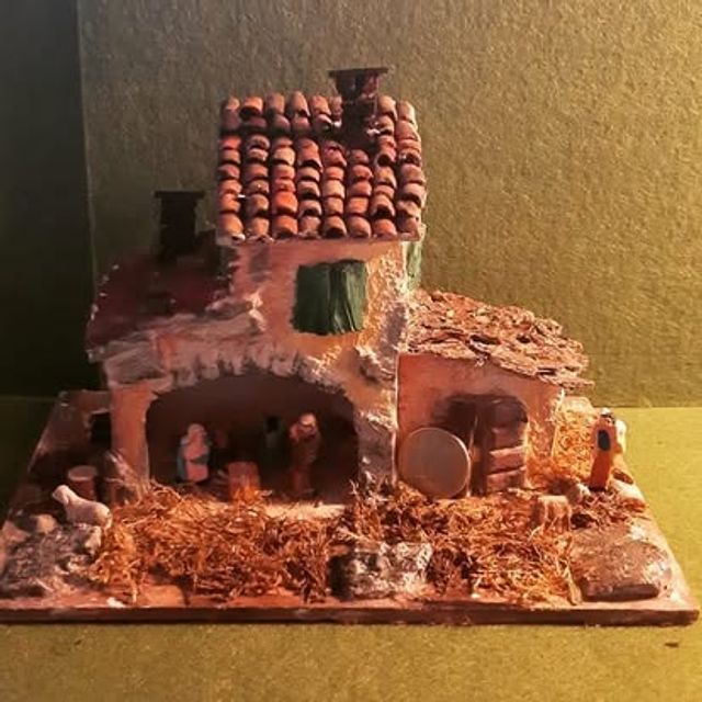Casa colonica con fienile aperto, forno e pastori in miniatura all'interno
