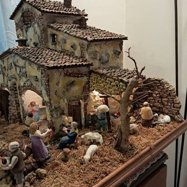 Piccolo presepe completo con casette in muratura, pastori e pecorelle su base in legno
