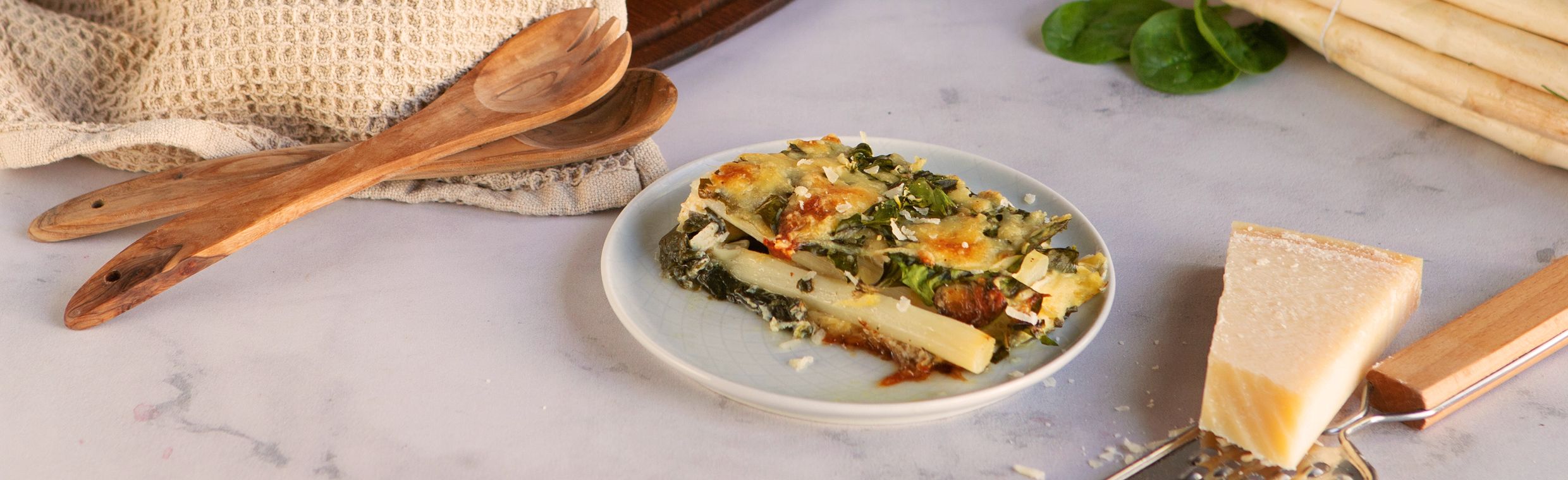 Spargel im Spinatmantel