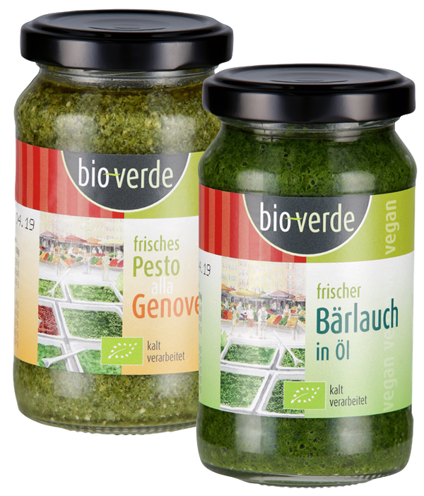 Frisches Bio-Pesto oder -Kräuter in Öl