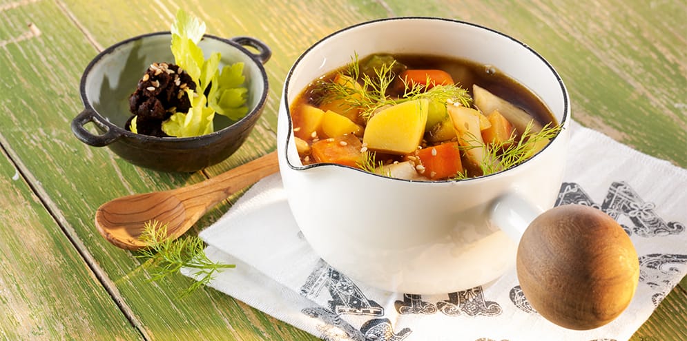 Basische Gemüsesuppe Mit Sellerie, Fenchel, Möhren Und Kartoffeln ...