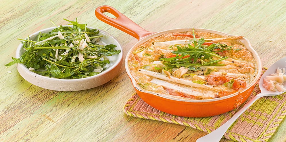 Spargel-Omelette mit Rucolasalat